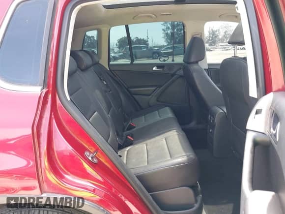 2010 Volkswagen Tiguan S с VIN WVGAV7AX3AW001762, выставлен на аукционе IAAI как лот 42572895 с пробегом 127 433 миль миль и . История ставок и продаж доступна на DreamBid. Изображение 8.