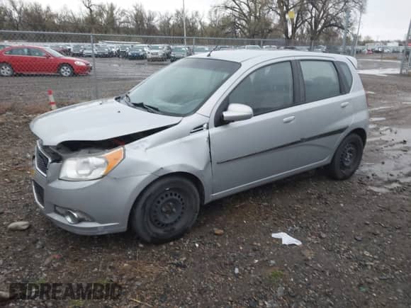 2010 Chevrolet Aveo 2LT z VIN KL1TG6DE2AB103709, wystawiony jako IAAI lot #42122816 z przebiegiem 140 438 mil mil oraz . Historia ofert i sprzedaży dostępna na DreamBid. Obrazek 2.