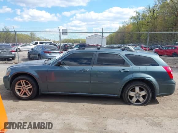 2005 Dodge Magnum SXT with VIN 2D4GZ48V15H647072, listed as a IAAI auction lot 42037095 with 187,904 mi miles and . Bid and sale history available at DreamBid. Image 14.