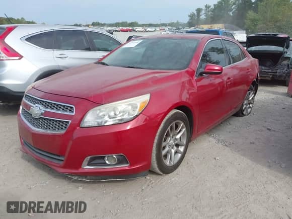 2013 Chevrolet Malibu Eco z VIN 1G11F5RR5DF120499, wystawiony jako IAAI lot #43291100 z przebiegiem 153 596 mil mil oraz . Historia ofert i sprzedaży dostępna na DreamBid. Obrazek 2.