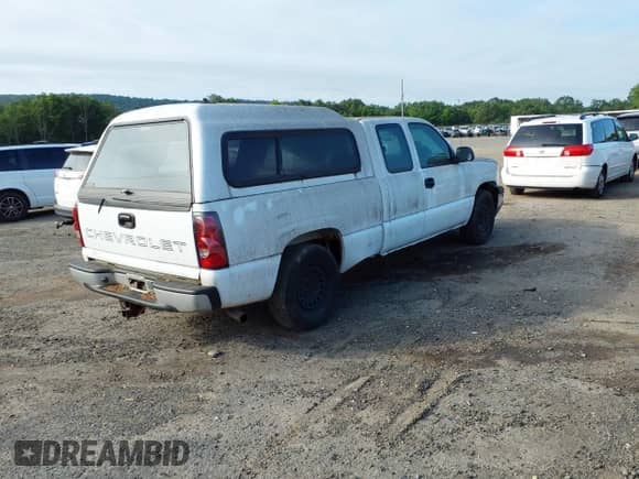 2005 Chevrolet Silverado 1500 LS with VIN 2GCEC19T151363449, listed as a IAAI auction lot 42819531 with 124,902 mi miles and . Bid and sale history available at DreamBid. Image 4.