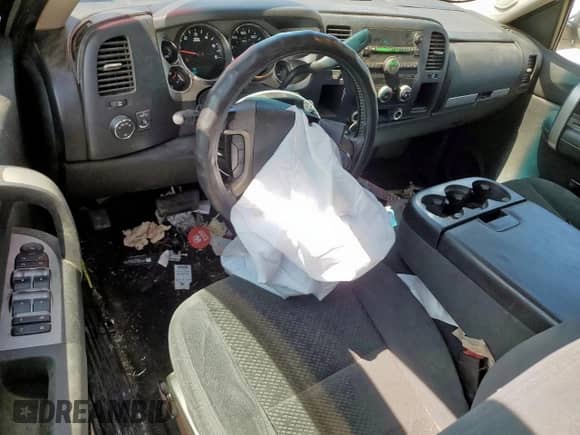 2008 Chevrolet Silverado 1500 1LT with VIN 2GCEC13JX81325875, listed as a Copart auction lot 71851205 with 308,421 mi miles and Salvage title. Bid and sale history available at DreamBid. Image 8.