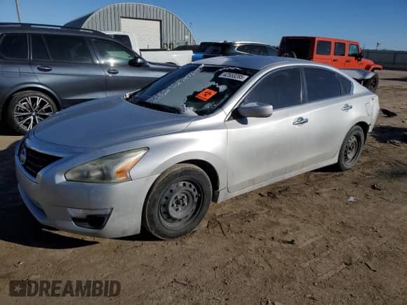 2015 Nissan Altima 2.5 z VIN 1N4AL3AP1FC246755, wystawiony jako Copart lot #46520475 z przebiegiem 218 053 mil mil oraz Szkoda całkowita • Salvage title. Historia ofert i sprzedaży dostępna na DreamBid. Obrazek 1.