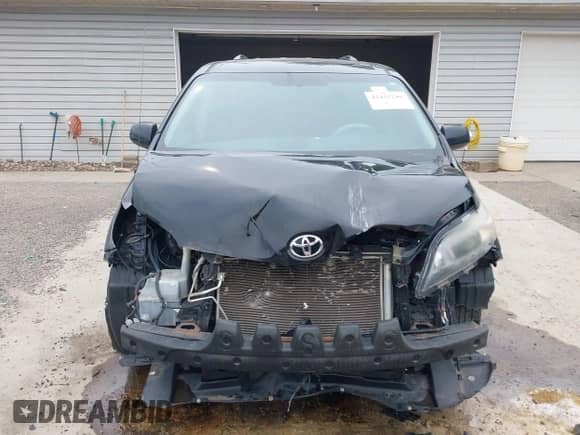 2011 Toyota Sienna SE с VIN 5TDXK3DC9BS119633, выставлен на аукционе IAAI как лот 42421246 с пробегом 240 949 миль миль и . История ставок и продаж доступна на DreamBid. Изображение 13.