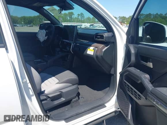 2024 Toyota Tacoma SR5 with VIN 3TYLB5JNXRT041930, listed as a IAAI auction lot 41090783 with 1,237 mi miles and . Bid and sale history available at DreamBid. Image 5.