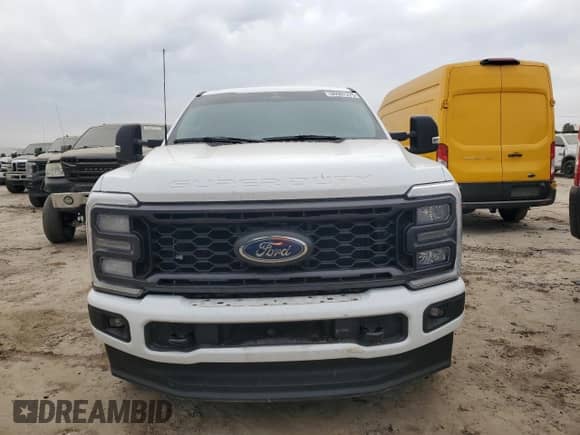 2023 Ford F-250 XL z VIN 1FT8W2BT5PED01347, wystawiony jako Copart lot #80967275 z przebiegiem 36 507 mil mil oraz Szkoda całkowita • Salvage title. Historia ofert i sprzedaży dostępna na DreamBid. Obrazek 5.