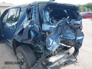 2026 Chevrolet Equinox AWD LT с VIN 3GNAXPEGXTL150601, выставлен на аукционе IAAI как лот 43021882 с пробегом 1 886 миль миль и . История ставок и продаж доступна на DreamBid. Изображение 6.