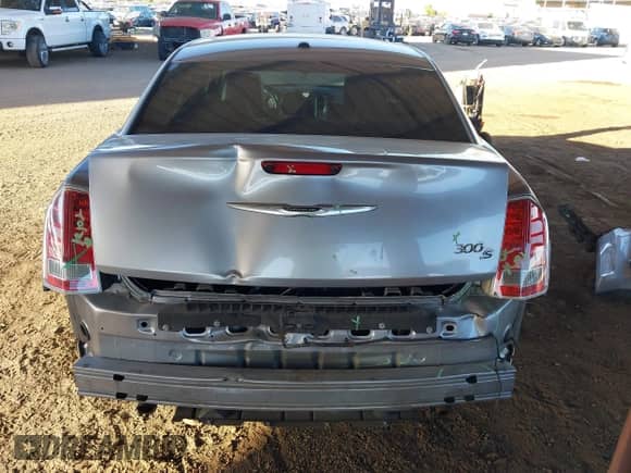 2013 Chrysler 300 S z VIN 2C3CCABG2DH709734, wystawiony jako IAAI lot #42288145 z przebiegiem 86 941 mil mil oraz . Historia ofert i sprzedaży dostępna na DreamBid. Obrazek 17.