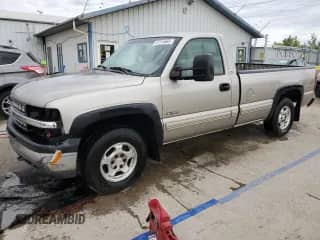 2000 Chevrolet Silverado 1500 with VIN 1GCEK14T8YE167831, listed as a Copart auction lot 57514585 with 142,406 mi miles and Salvage title. Bid and sale history available at DreamBid. Image 1.