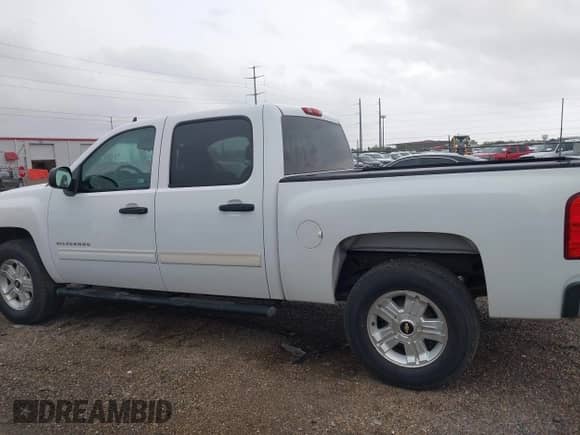 2012 Chevrolet Silverado 1500 LS z VIN 3GCPCREAXCG128550, wystawiony jako IAAI lot #41903814 z przebiegiem 248 558 mil mil oraz . Historia ofert i sprzedaży dostępna na DreamBid. Obrazek 14.