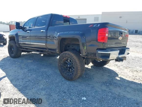 2018 Chevrolet Silverado 2500HD LTZ with VIN 1GC1KWEYXJF165780, listed as a IAAI auction lot 43223310 with 111,028 mi miles and . Bid and sale history available at DreamBid. Image 3.