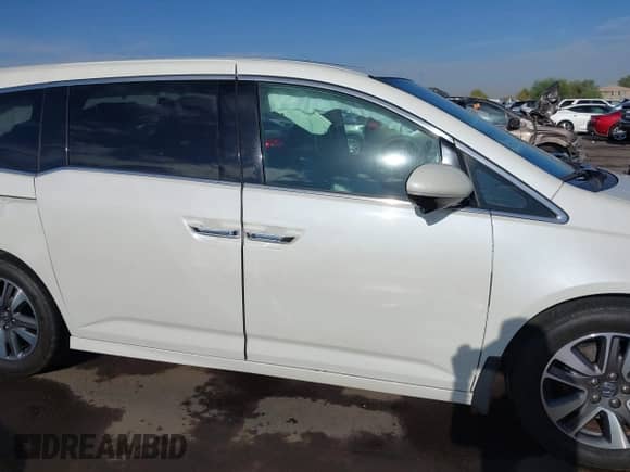 2015 Honda Odyssey Touring Elite с VIN 5FNRL5H94FB052272, выставлен на аукционе IAAI как лот 43040692 с пробегом 134 921 миль миль и . История ставок и продаж доступна на DreamBid. Изображение 14.