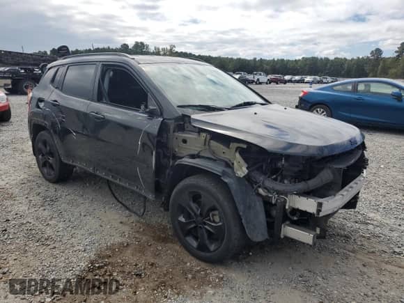2019 Jeep Compass Altitude with VIN 3C4NJCBBXKT715389, listed as a Copart auction lot 71469425 with 113,260 mi miles and Salvage title. Bid and sale history available at DreamBid. Image 4.
