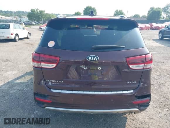 2017 Kia Sorento SX z VIN 5XYPKDA59HG313709, wystawiony jako IAAI lot #42397011 z przebiegiem Nie podano mil oraz . Historia ofert i sprzedaży dostępna na DreamBid. Obrazek 16.