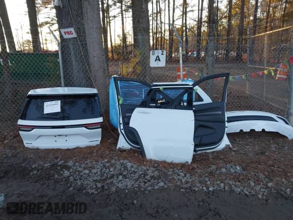 2019 Jeep Grand Cherokee Trailhawk z VIN 1C4RJFLG1KC613150, wystawiony jako IAAI lot #41319993 z przebiegiem Nie podano mil oraz . Historia ofert i sprzedaży dostępna na DreamBid. Obrazek 11.