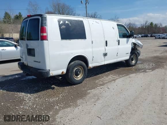 2003 Chevrolet Express Cargo с VIN 1GCHG35U831158628, выставлен на аукционе IAAI как лот 42007274 с пробегом 182 104 миль миль и . История ставок и продаж доступна на DreamBid. Изображение 4.