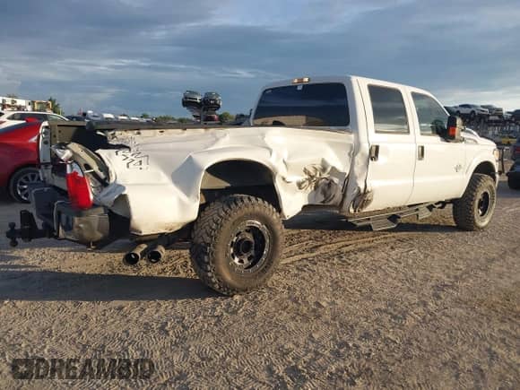 2013 Ford F-250 XL z VIN 1FT7W2BT4DEB72234, wystawiony jako IAAI lot #43323220 z przebiegiem 186 829 mil mil oraz . Historia ofert i sprzedaży dostępna na DreamBid. Obrazek 4.