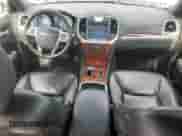 2013 Chrysler 300 с VIN 2C3CCAAG2DH592772, выставлен на аукционе Copart как лот 60640645 с пробегом 135 277 миль миль и Списание • Salvage title. История ставок и продаж доступна на DreamBid. Изображение 8.