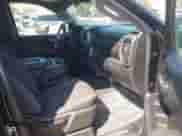 2019 Chevrolet Silverado 1500 RST z VIN 1GCRWDED3KZ221034, wystawiony jako IAAI lot #42121556 z przebiegiem 48 733 mil mil oraz . Historia ofert i sprzedaży dostępna na DreamBid. Obrazek 5.