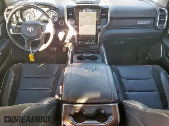 2022 Ram 1500 Laramie z VIN 1C6SRFJT3NN141138, wystawiony jako Copart lot #86326955 z przebiegiem 84 335 mil mil oraz Szkoda całkowita • Salvage title. Historia ofert i sprzedaży dostępna na DreamBid. Obrazek 8.