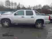 2009 Chevrolet Avalanche LS z VIN 3GNFK12059G261860, wystawiony jako IAAI lot #41917465 z przebiegiem 91 537 mil mil oraz . Historia ofert i sprzedaży dostępna na DreamBid. Obrazek 14.