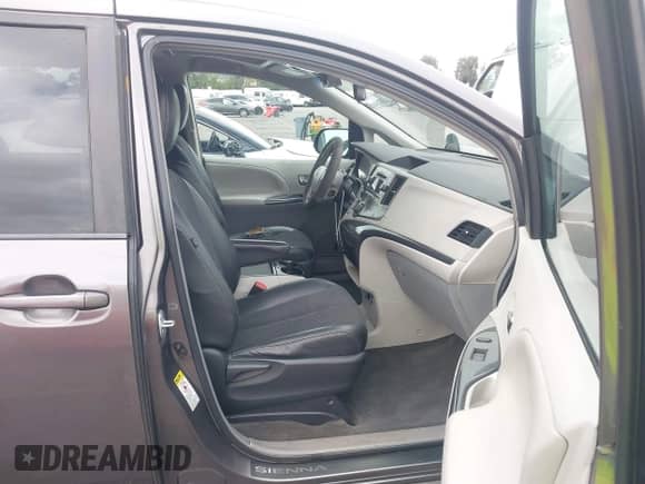 2011 Toyota Sienna SE z VIN 5TDXK3DC5BS162558, wystawiony jako IAAI lot #43213683 z przebiegiem 163 949 mil mil oraz . Historia ofert i sprzedaży dostępna na DreamBid. Obrazek 5.