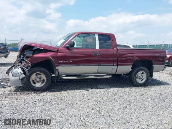 2000 Dodge 1500 with VIN 1B7HF13Z3YJ140812, listed as a IAAI auction lot 42469628 with 174,428 mi miles and . Bid and sale history available at DreamBid. Image 14.