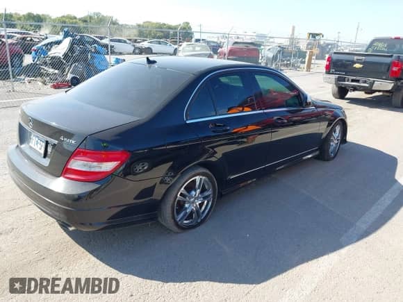 2008 Mercedes-Benz C 300 Sport z VIN WDDGF81X28F168261, wystawiony jako IAAI lot #43454316 z przebiegiem 214 943 mil mil oraz . Historia ofert i sprzedaży dostępna na DreamBid. Obrazek 4.