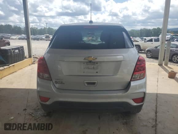 2022 Chevrolet Trax LS с VIN KL7CJKSM1NB545171, выставлен на аукционе Copart как лот 65132155 с пробегом 90 985 миль миль и Списание • Salvage title. История ставок и продаж доступна на DreamBid. Изображение 6.