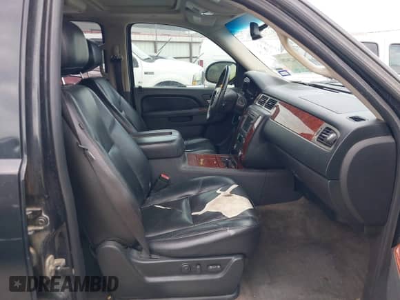 2010 Chevrolet Tahoe LTZ с VIN 1GNUKCE07AR183648, выставлен на аукционе IAAI как лот 42284280 с пробегом 225 412 миль миль и . История ставок и продаж доступна на DreamBid. Изображение 5.