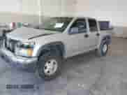 2005 Chevrolet Colorado z VIN 1GCDT138258285941, wystawiony jako IAAI lot #42867027 z przebiegiem 217 145 mil mil oraz . Historia ofert i sprzedaży dostępna na DreamBid. Obrazek 2.