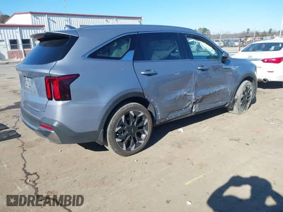 2024 Kia Sorento SX z VIN 5XYRK4JF0RG253712, wystawiony jako IAAI lot #41220130 z przebiegiem 13 072 mil mil oraz . Historia ofert i sprzedaży dostępna na DreamBid. Obrazek 4.