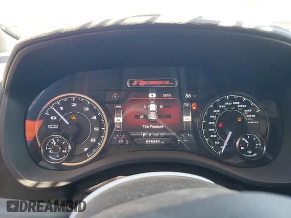 2020 Ram 1500 Rebel z VIN 1C6SRFLT0LN377370, wystawiony jako Copart lot #63436795 z przebiegiem 75 251 mil mil oraz Szkoda całkowita • Salvage title. Historia ofert i sprzedaży dostępna na DreamBid. Obrazek 9.