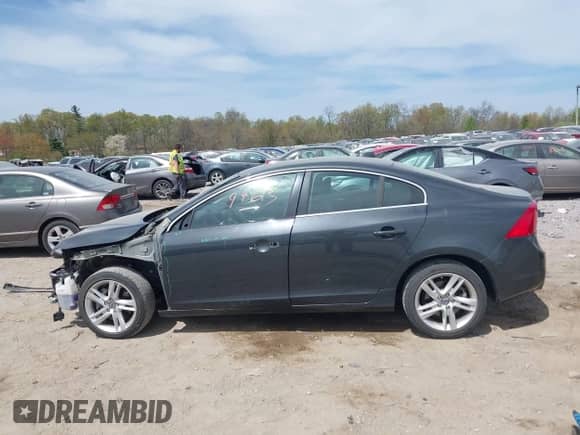 2015 Volvo S60 T5 Premier с VIN YV1612TB5F1310965, выставлен на аукционе IAAI как лот 42069463 с пробегом 107 178 миль миль и . История ставок и продаж доступна на DreamBid. Изображение 15.