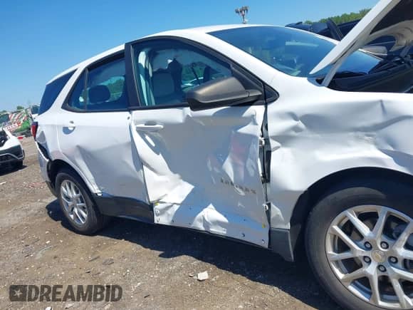 2022 Chevrolet Equinox LS z VIN 3GNAXHEV8NS157141, wystawiony jako IAAI lot #42737620 z przebiegiem 49 406 mil mil oraz . Historia ofert i sprzedaży dostępna na DreamBid. Obrazek 6.