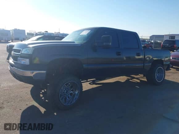 2005 Chevrolet Silverado 1500 LS с VIN 2GCEK13T051125104, выставлен на аукционе IAAI как лот 42995126 с пробегом 191 282 миль миль и . История ставок и продаж доступна на DreamBid. Изображение 17.