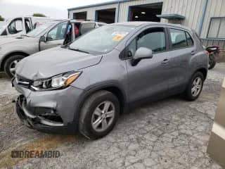 2020 Chevrolet Trax LS с VIN 3GNCJNSB6LL157777, выставлен на аукционе Copart как лот 84199225 с пробегом 28 726 миль миль и Списание • Salvage title. История ставок и продаж доступна на DreamBid. Изображение 1.