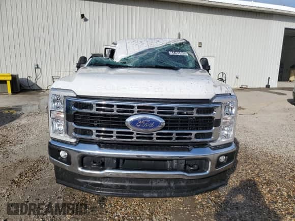 2025 Ford F-250 XL z VIN 1FT8W2BT4SEC78765, wystawiony jako Copart lot #64183485 z przebiegiem 89 mil mil oraz Czysty tytuł • Clean title. Historia ofert i sprzedaży dostępna na DreamBid. Obrazek 5.