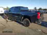 2024 Chevrolet Silverado 1500 Custom Trail Boss z VIN 3GCUDCE83RG218772, wystawiony jako Copart lot #44648145 z przebiegiem 8 672 mil mil oraz Szkoda całkowita • Salvage title. Historia ofert i sprzedaży dostępna na DreamBid. Obrazek 2.