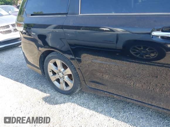 2013 Toyota Sienna SE с VIN 5TDXK3DC0DS357678, выставлен на аукционе IAAI как лот 42659483 с пробегом 150 566 миль миль и . История ставок и продаж доступна на DreamBid. Изображение 18.