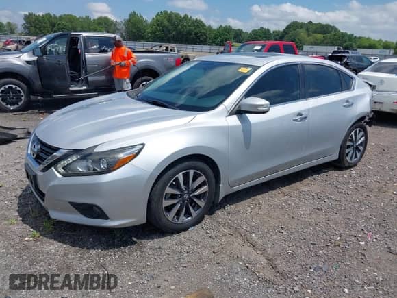 2016 Nissan Altima SV z VIN 1N4AL3AP1GC243551, wystawiony jako IAAI lot #42731271 z przebiegiem 88 879 mil mil oraz . Historia ofert i sprzedaży dostępna na DreamBid. Obrazek 2.