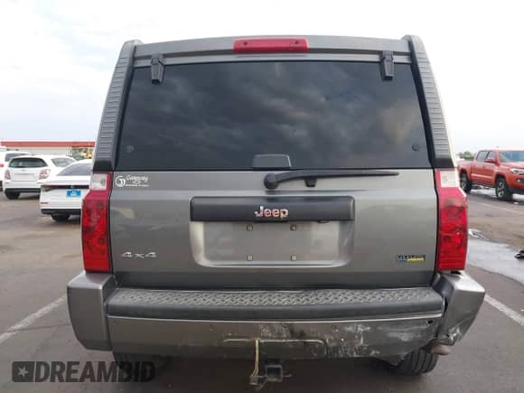 2008 Jeep Commander Sport с VIN 1J8HG48NX8C172027, выставлен на аукционе IAAI как лот 42756337 с пробегом 178 777 миль миль и . История ставок и продаж доступна на DreamBid. Изображение 16.