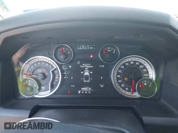 2021 Ram 1500 Tradesman z VIN 1C6RR6FGXMS506585, wystawiony jako IAAI lot #41953373 z przebiegiem 100 439 mil mil oraz . Historia ofert i sprzedaży dostępna na DreamBid. Obrazek 7.