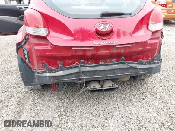 2013 Hyundai Veloster w/Black Int z VIN KMHTC6AD7DU129100, wystawiony jako IAAI lot #43459342 z przebiegiem 98 170 mil mil oraz . Historia ofert i sprzedaży dostępna na DreamBid. Obrazek 6.