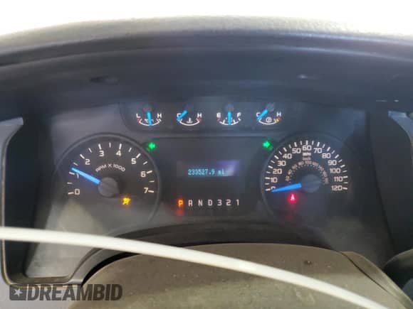 2013 Ford F-150 XL with VIN 1FTMF1CM1DKE42686, listed as a Copart auction lot 85726485 with 233,527 mi miles and Clean title. Bid and sale history available at DreamBid. Image 9.