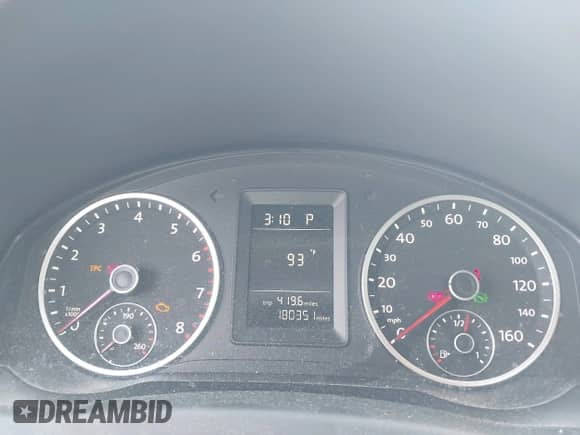 2011 Volkswagen Tiguan S с VIN WVGBV7AX8BW506248, выставлен на аукционе IAAI как лот 43248233 с пробегом 180 351 миль миль и . История ставок и продаж доступна на DreamBid. Изображение 7.