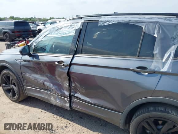 2024 Volkswagen Tiguan SE R-Line Black с VIN 3VVCB7AX3RM072205, выставлен на аукционе IAAI как лот 42040966 с пробегом 13 773 миль миль и . История ставок и продаж доступна на DreamBid. Изображение 17.