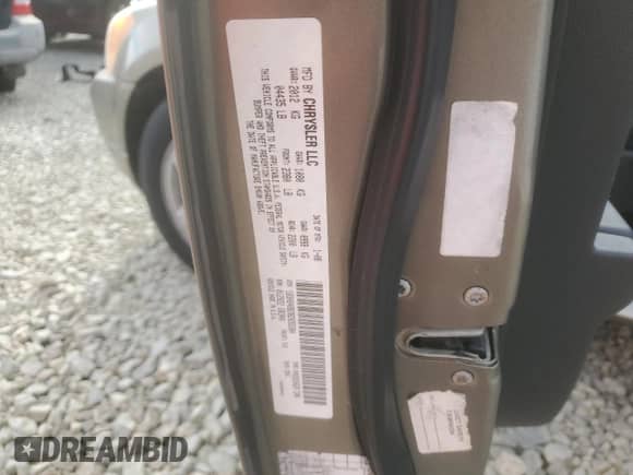 2008 Dodge Caliber SXT z VIN 1B3HB48B38D655284, wystawiony jako Copart lot #85874205 z przebiegiem 157 306 mil mil oraz Szkoda całkowita • Salvage title. Historia ofert i sprzedaży dostępna na DreamBid. Obrazek 12.