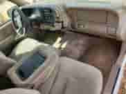 1998 Chevrolet Silverado 1500 z VIN 1GCEC19R3WR111344, wystawiony jako Copart lot #70771365 z przebiegiem 215 634 mil mil oraz Szkoda całkowita • Salvage title. Historia ofert i sprzedaży dostępna na DreamBid. Obrazek 8.