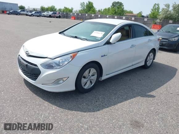 2013 Hyundai Sonata z VIN KMHEC4A48DA098275, wystawiony jako IAAI lot #42396178 z przebiegiem 135 200 mil mil oraz . Historia ofert i sprzedaży dostępna na DreamBid. Obrazek 2.